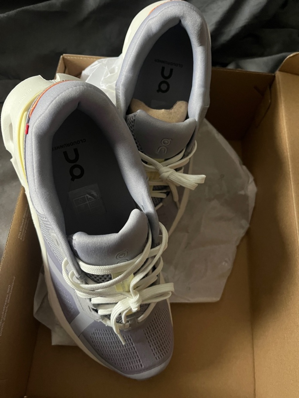 OC Women’s Sneakers in Light Gray and Cream